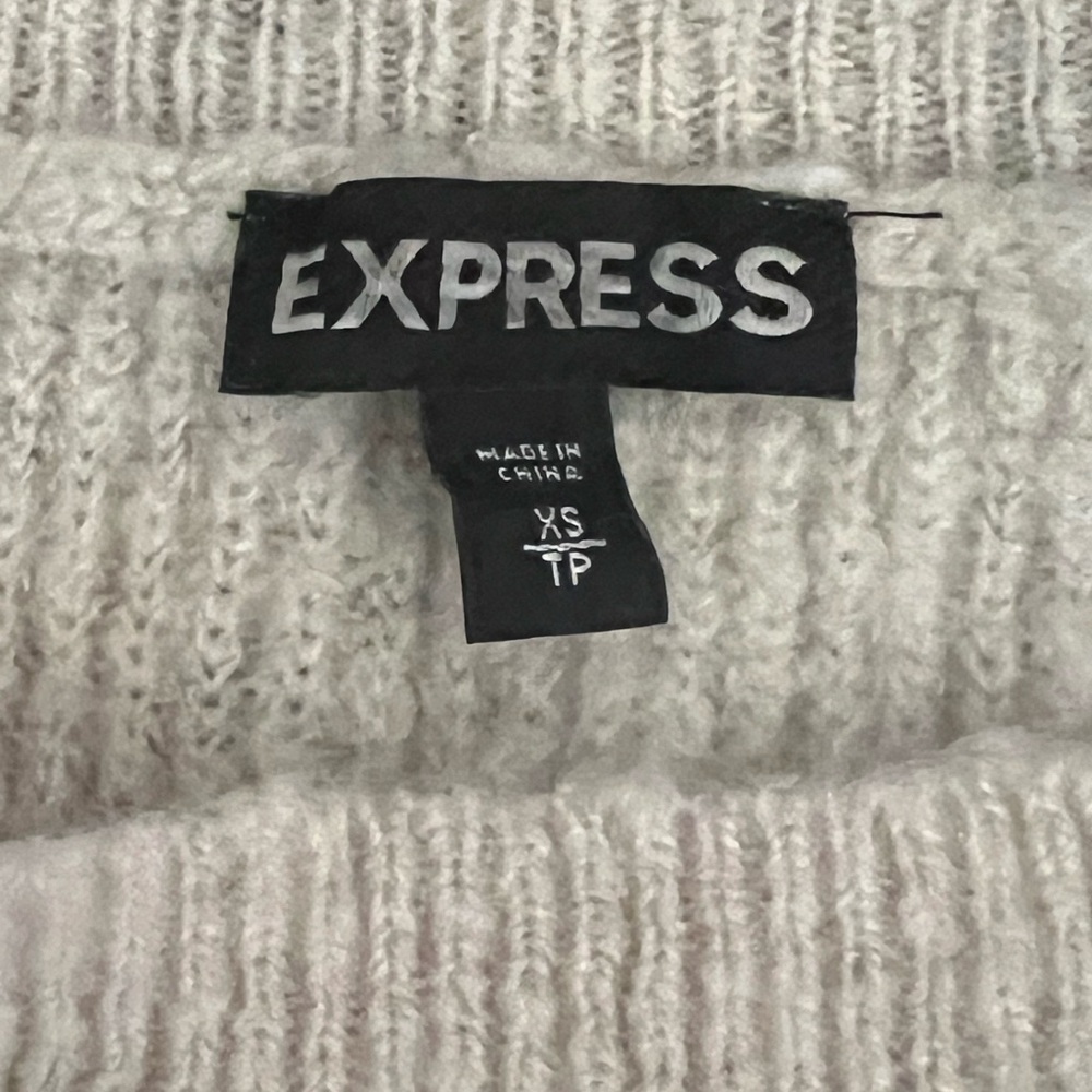 Express Sweater - Picture 4 of 4